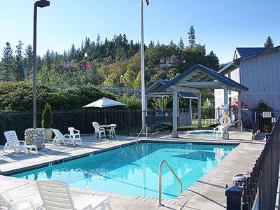 Edgewater Inn Cove | Shady Cove