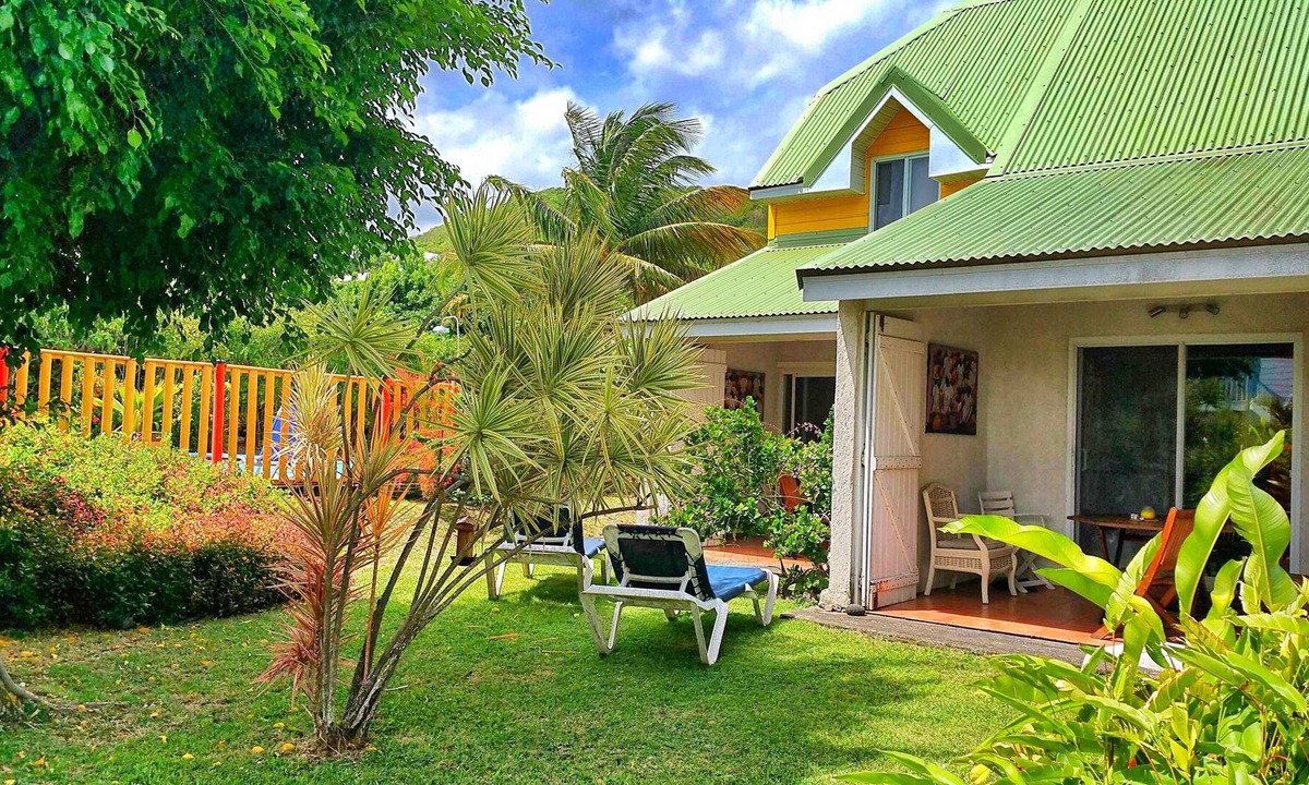 Gîtes Deshroses Piscine Clim Plage À Deshaies | Bas Vent