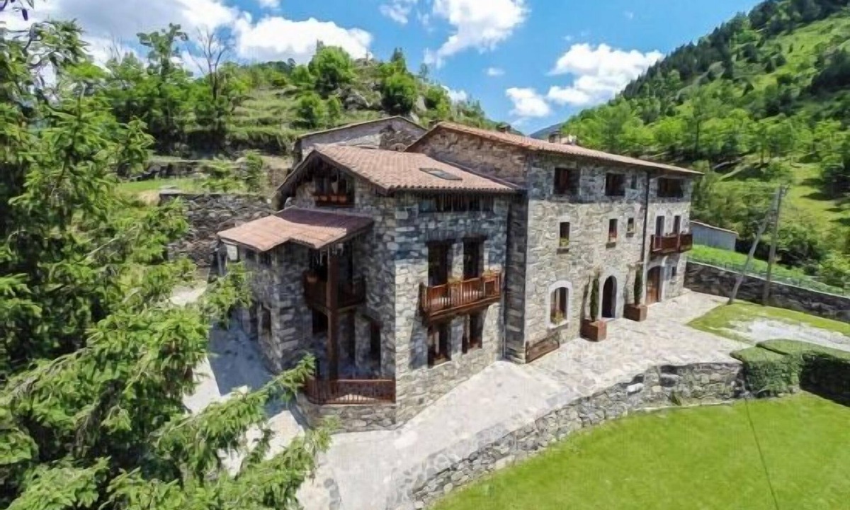 Mas Buixat People | Setcases