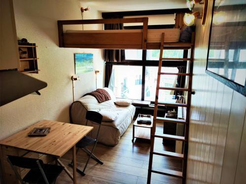 Isola Pièce Personnes | Isola