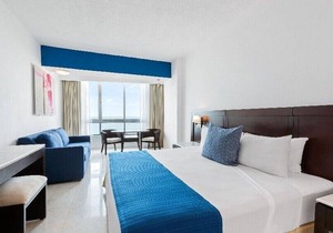 1 BR Royal Park Studio with Elegant Garden Next to the Cerritos Beach