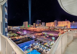 1-of-a-kind Suite✔StripView ✔PoolTable✔Full Size Arcade