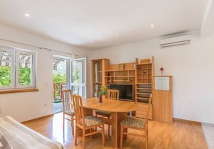 2 bedroom accommodation in Zagvozd