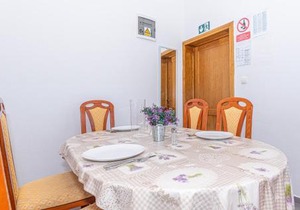 2 Bedroom Amazing Apartment In Kanica