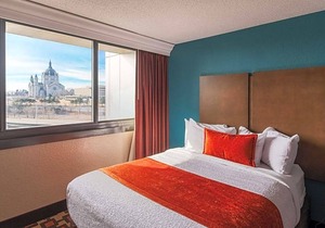 2-Star Hotel ∙ Radisson Hotel St Paul Downtown
