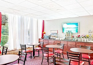 2-Star Hotel ∙ Ramada by Wyndham Rockaway