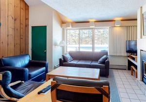 2-Story Golf Course Front Condo w/Gas Fireplace, Shared Hot Tub, Pool, Game Room