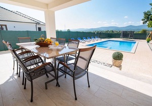 250 m² Accommodation ∙ 5 bedrooms ∙ 12 guests