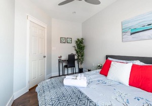 2BR Apt w King Bed & Netflix -Near Downtown