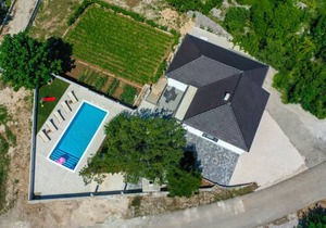 3 bedroom accommodation in Zagvozd