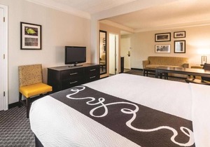 3 x King Bed Studio Suite in La Quinta Inn by Wyndham San Antonio Downtown