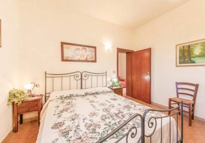4 bedroom accommodation in Orentano PI