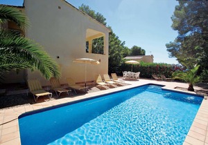 5 bed villa with pool and BBQ