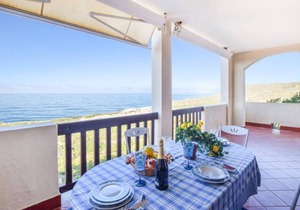 5 bedroom accommodation in Arbus