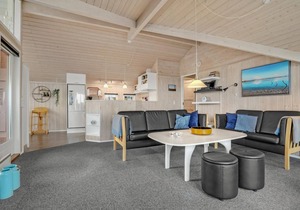 Amazing home in Sjølund with WiFi