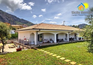 apartment with pool near the sea
