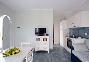 Apartment with terrace. Shared pool. 150 metres from beach