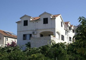 Apartments with a parking space Sutivan, Brac - 2842