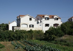 Apartments with a parking space Sutivan, Brac - 2842