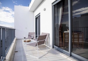 B04 - Luxury 2 Bed with Top Terrace Pool
