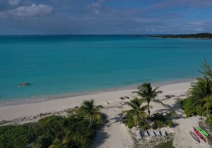 BEACHSIDE!+ SWIM with our TURTLES - SPACIOUS KING Bedroom Apt on HOOPERS BEACH