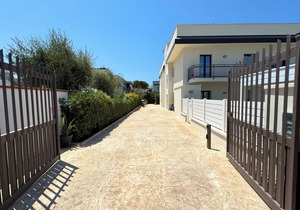 BEAUTIFUL apartment A FEW STEPS from the sea!