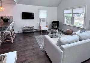 Beautiful Beach Cottage 1 Mile From East Matunuck Beach