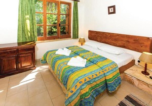 Beautiful home in Miliou Paphos with 3 Bedrooms, Jacuzzi and Outdoor swimming pool