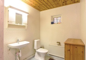 Beautiful home in Väse with kitchen