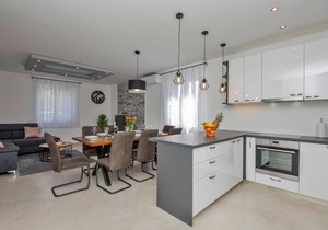 Beautiful home in Zagvozd