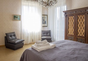 Bed and Roses "Meni"