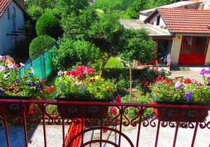 Boutique Apartment w Balcony in Roero wine area of Piedmont, near Asti and Alba.