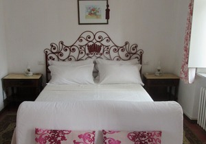 Boutique Studio Apartment in Roero Wine Area of Piedmont, near Asti and Alba.