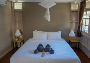 Bungalow with Garden View