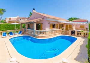CAN FAMA - Villa for 6 people in Badia gran.