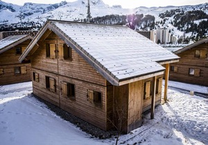 Chalet, 300m from ski slopes, fitness, swimming pool, terrace, parking, tv, ski locker, 42m²