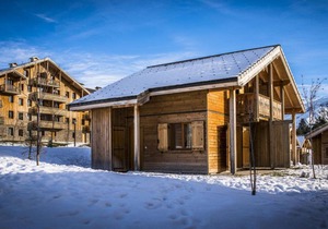 Chalet, 300m from ski slopes, fitness, swimming pool, terrace, parking, tv, ski locker, 56m²