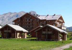 Chalet, 300m from ski slopes, fitness, swimming pool, terrace, parking, tv, ski locker, 56m²