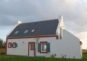 Charming New House Near Beach, Shops, with Garden & Modern Amenities