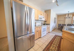 Charming Unit Fireplace, Walk to Slopes, Hot Tub