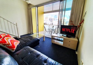 CITY PENTHOUSE ★Views★Wine★Pool★Gym★Netflix