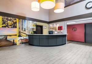 Clarion Pointe Jamestown - Falconer