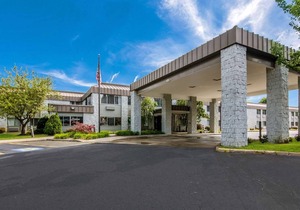 Clarion Pointe Jamestown - Falconer