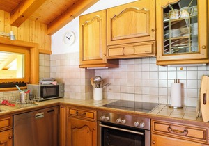 Comfortable, friendly apartment with beautiful mountain views