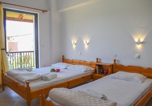 Comfy green studio/just 150m to the beach