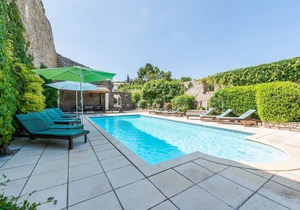 Coquelicot-Luxury accommodation with heated pool & A/C in former vigneron estate