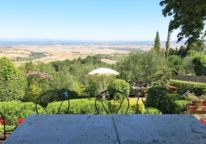 Cosy apartment in villa with pool, WIFI, TV, terrace, pets allowed, panoramic view and parking