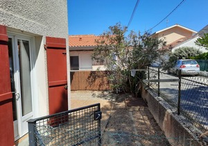 Cozy Apartment with Private Courtyard, Near Shops and Beaches in Capbreton