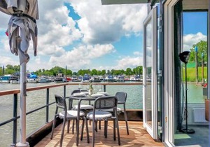 Cozy Ship In Ohé & Laak With Kitchen