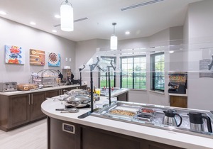 Cozy Studio. Free Breakfast Buffet. Outdoor Pool.